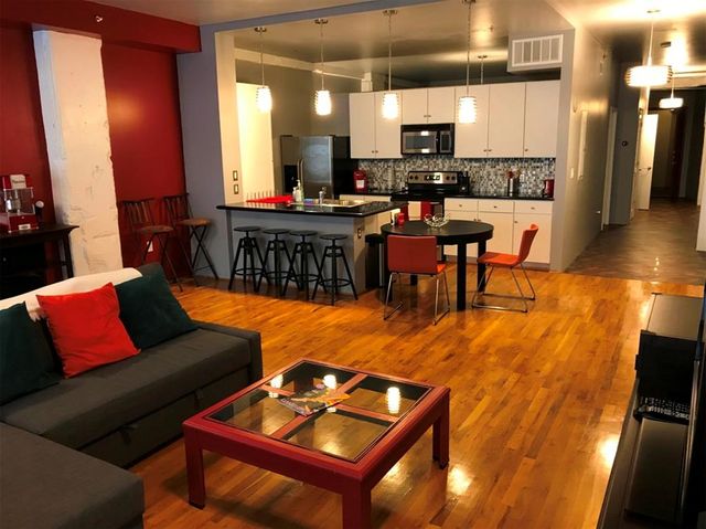 $2,400 | 917 Main Street, Unit 705 | Kirby Lofts