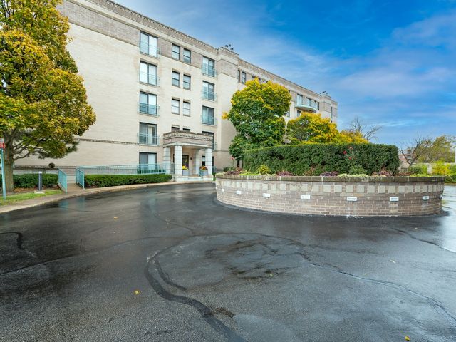 $325,000 | 4747 West Howard Street, Unit 404 | Skokie