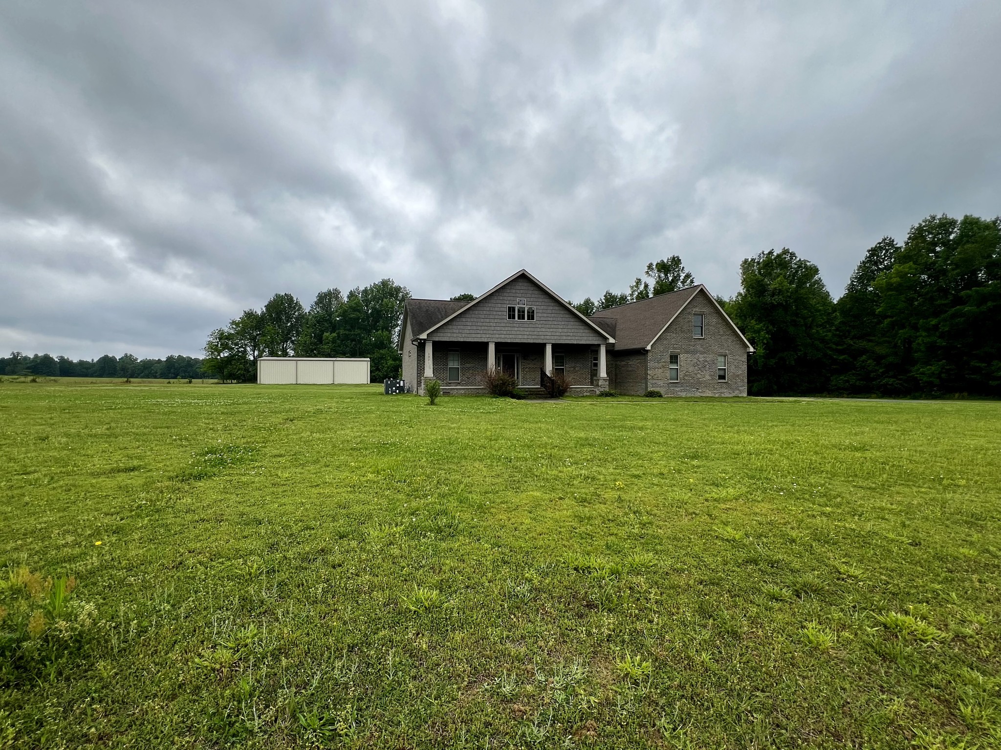 a view of a house with a yard and front view