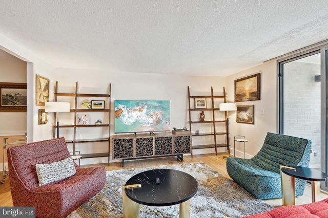 $599,000 | 4601 North Park Avenue, Unit 617S | The Elizabeth