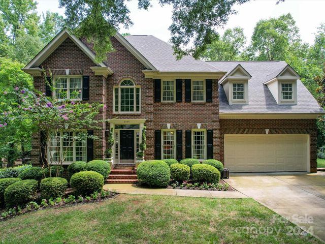 $949,000 | 2505 Robin Hill Drive | Quail Hollow