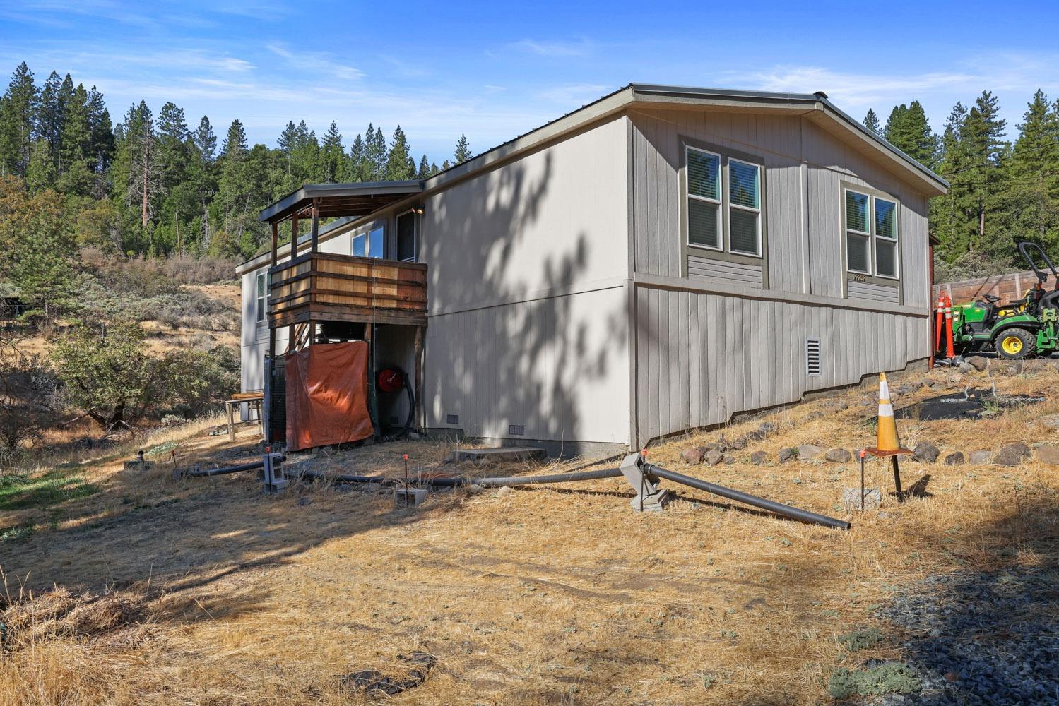 a view of a house with backyard and trees