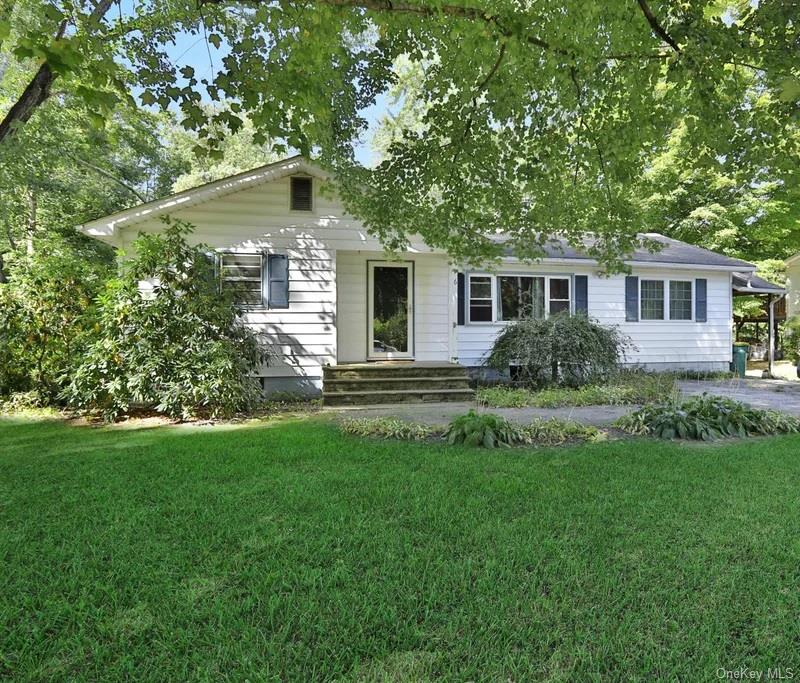 Ranch-style house with a front lawn