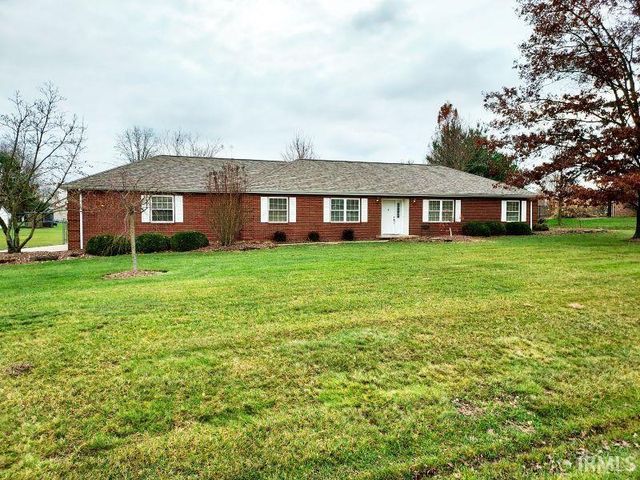 $299,900 | 5140 West Oak Ridge Drive | Madison Township - Dubois County