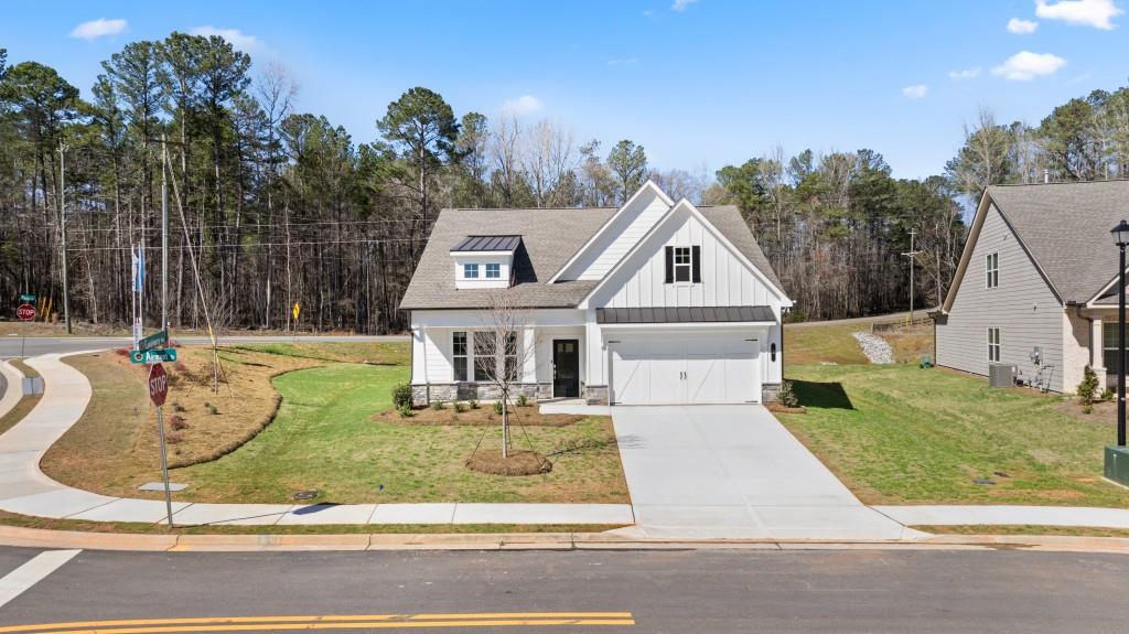 a view of a house with entertaining space