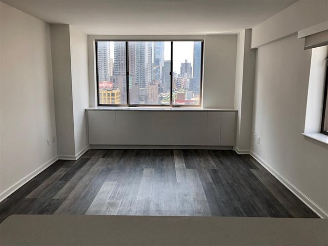 $5,499 | 520 West 43rd Street, Unit 15A | Hell's Kitchen