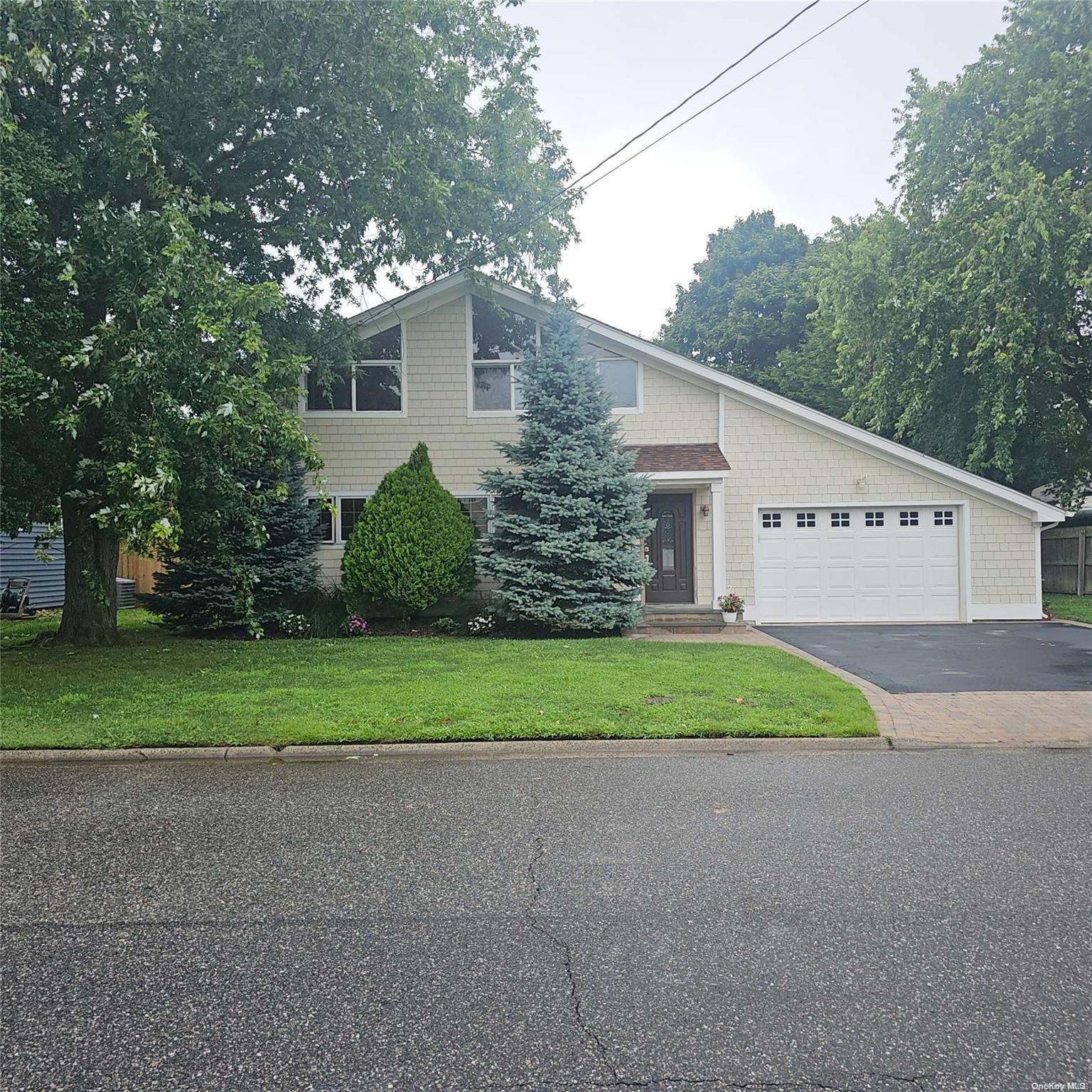 a view of a back yard of the house