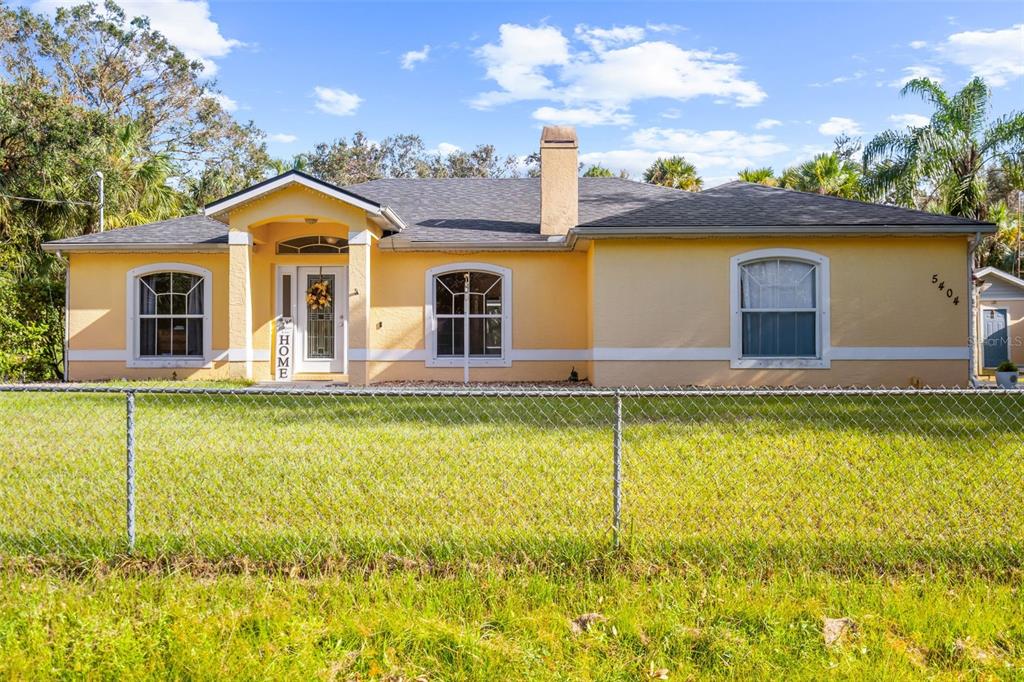 a front view of house with yard and entertaining space