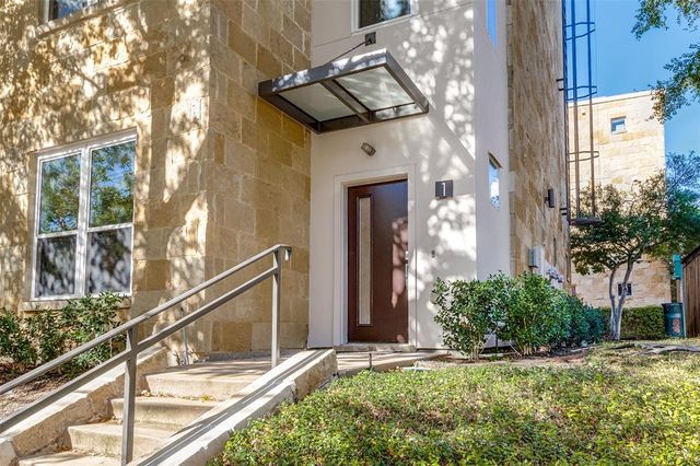 $610,000 | 3800 Holland Avenue, Unit 1 | North Oak Lawn