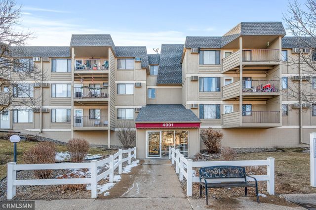 $184,900 | 4001 Heritage Hills Drive, Unit 205 | West Bloomington