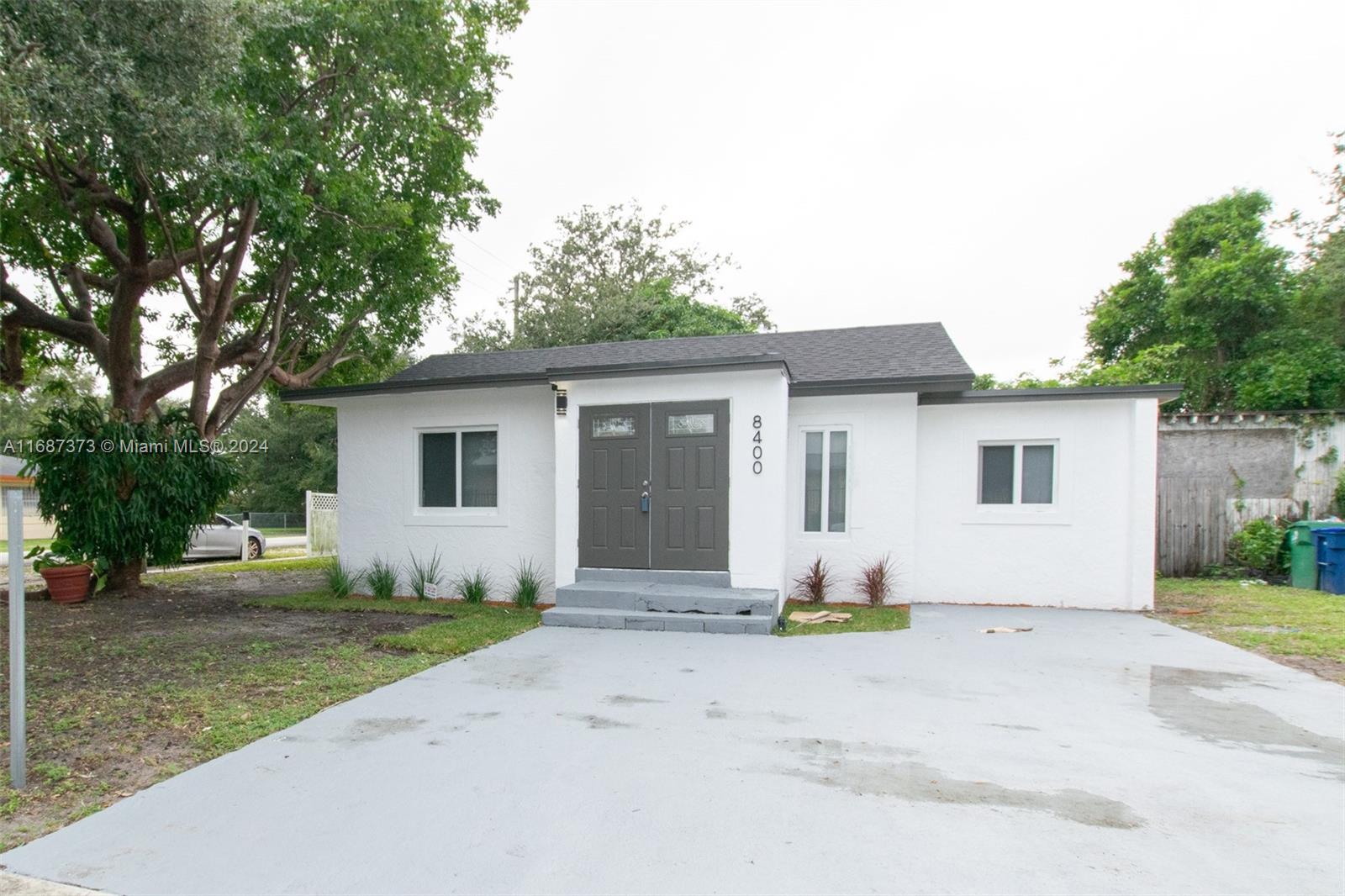 a house view with backyard and tree