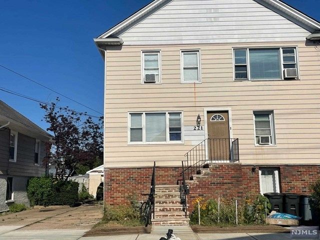 $699,000 | 221 Huyler Street | South Hackensack