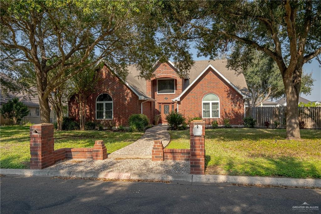 Front of property with a front yard