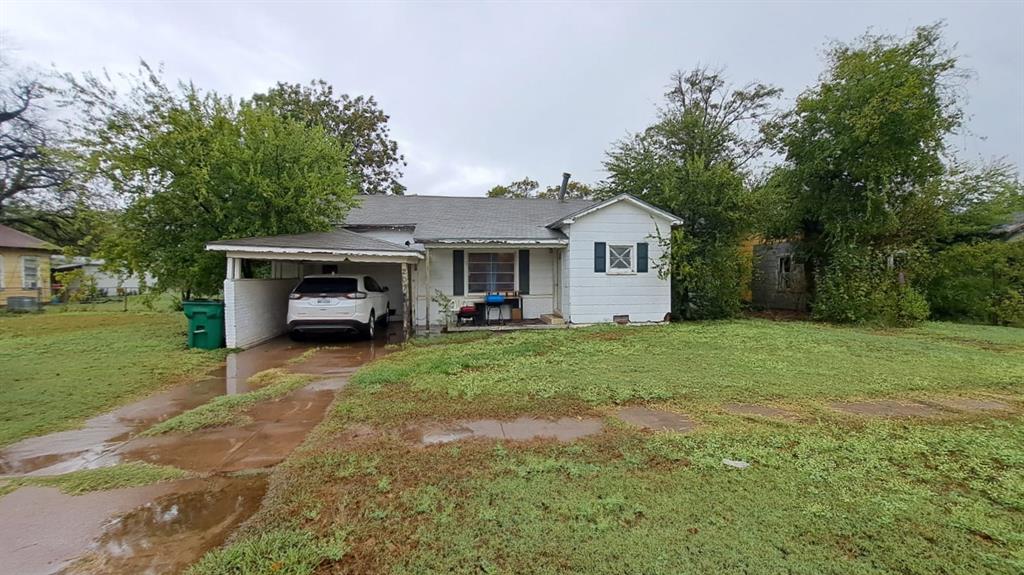 a view of house and outdoor space