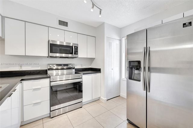 $2,250 | 1098 Coral Club Drive, Unit 1098 | Cypress Run