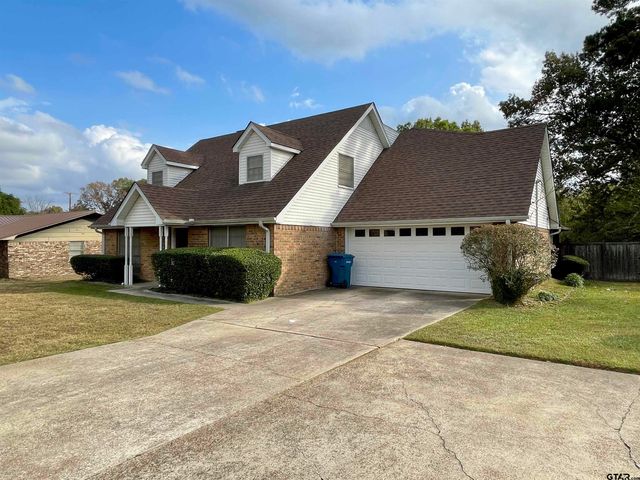 $235,000 | 512 East Magnolia Drive | Mount Pleasant