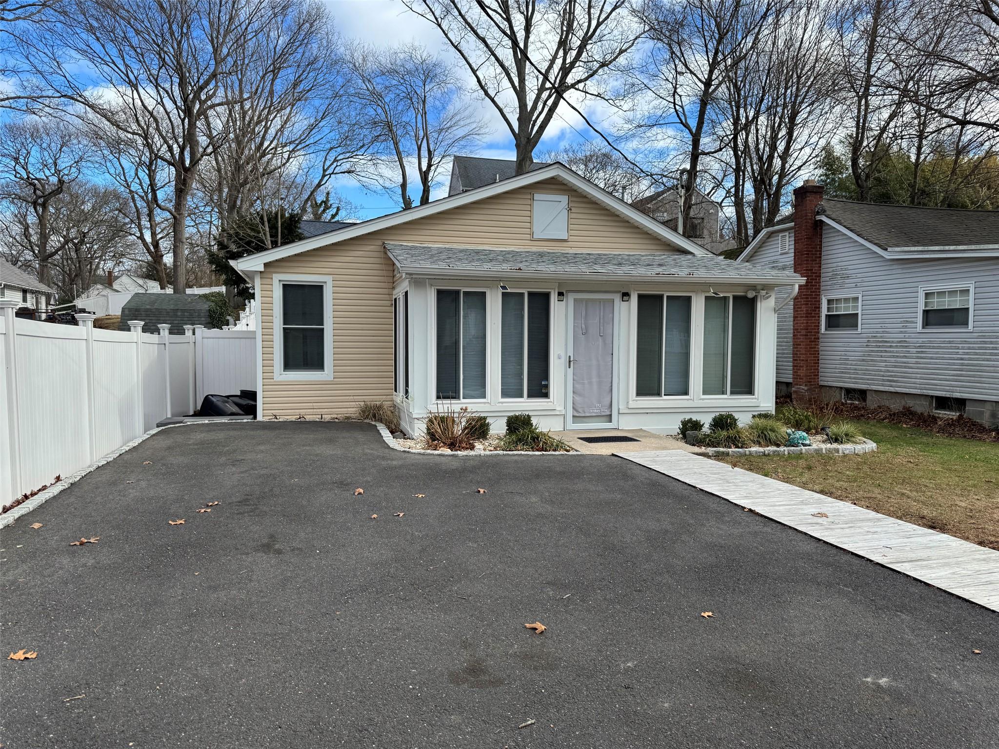 a view of a house with backyard and trees