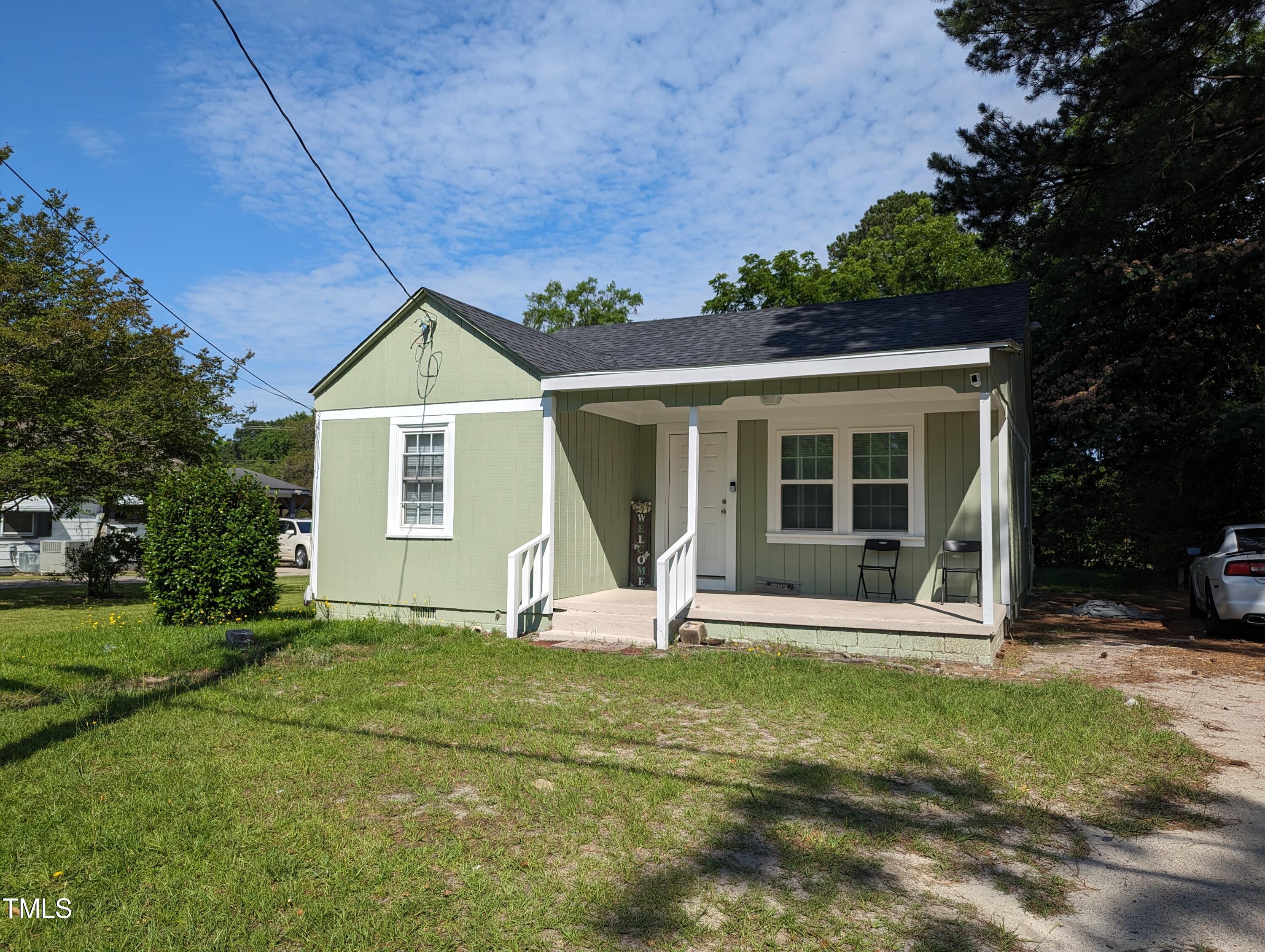 a view of a house with backyard and sitting area