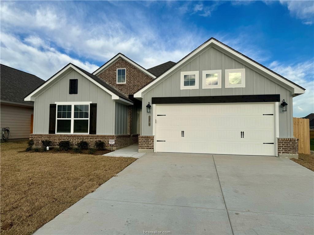 Craftsman house featuring a garage