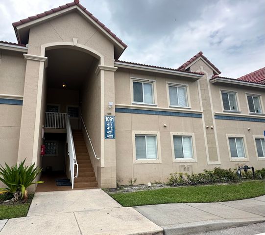 $2,000 | 1091 Golden Lakes Boulevard, Unit 422 | Golden Lakes