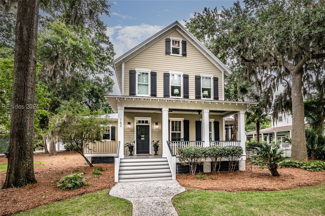 View of front of property featuring a porch