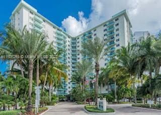 $3,000 | 3901 South Ocean Drive, Unit 10T | South Central Beach