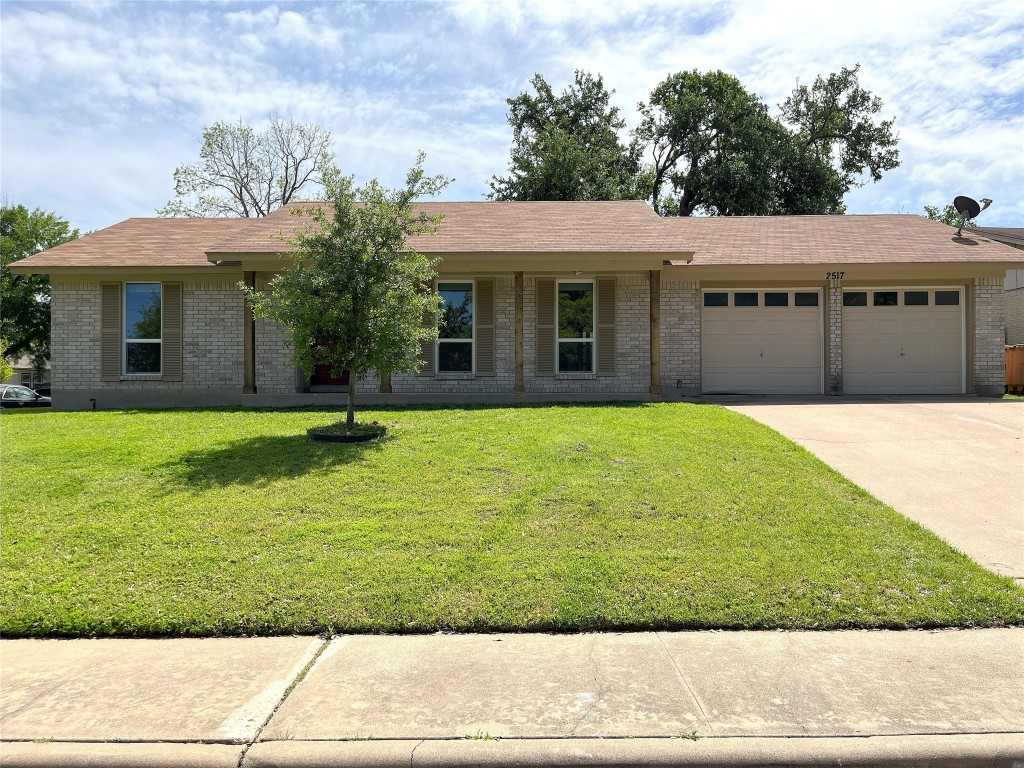 a view of a house with a yard