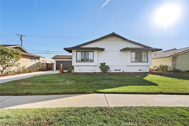 $985,000 | 7200 Santa Teresa Circle | Buena Park