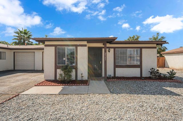 $254,500 | 2147 West Oakland Avenue | Valle Hermosa