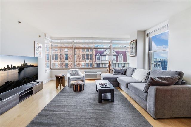 $648,000 | 10 Regent Street, Unit 506 | The Waterfront