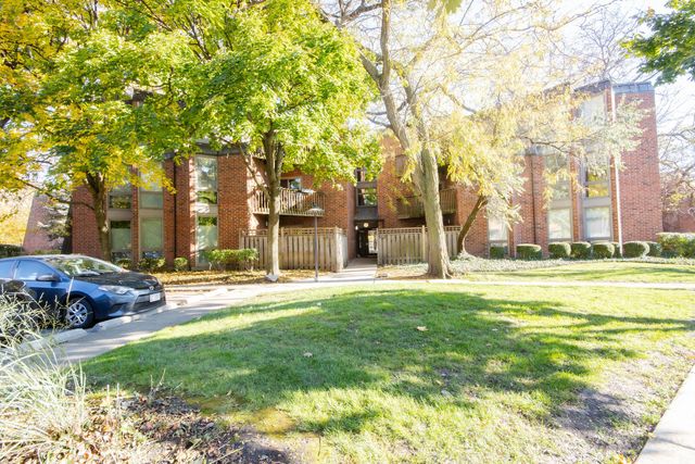 $440,000 | 2131 North Larrabee Street, Unit 6104 | Lincoln Park