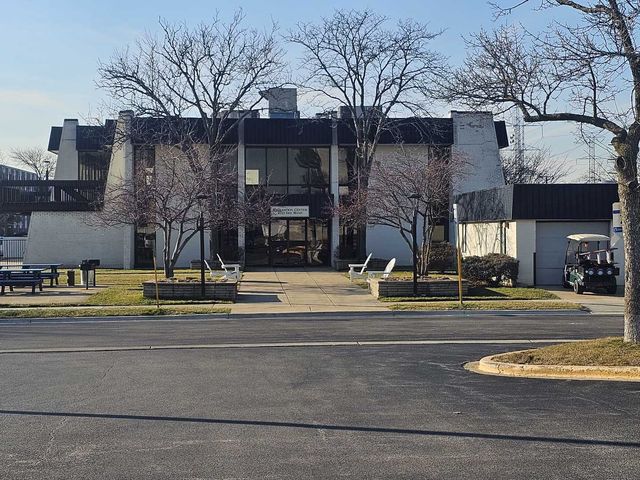 $257,500 | 9078 West Heathwood Drive, Unit 1M | Niles