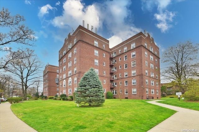 $244,000 | 175-06 Devonshire Road, Unit 1J | Jamaica Estates