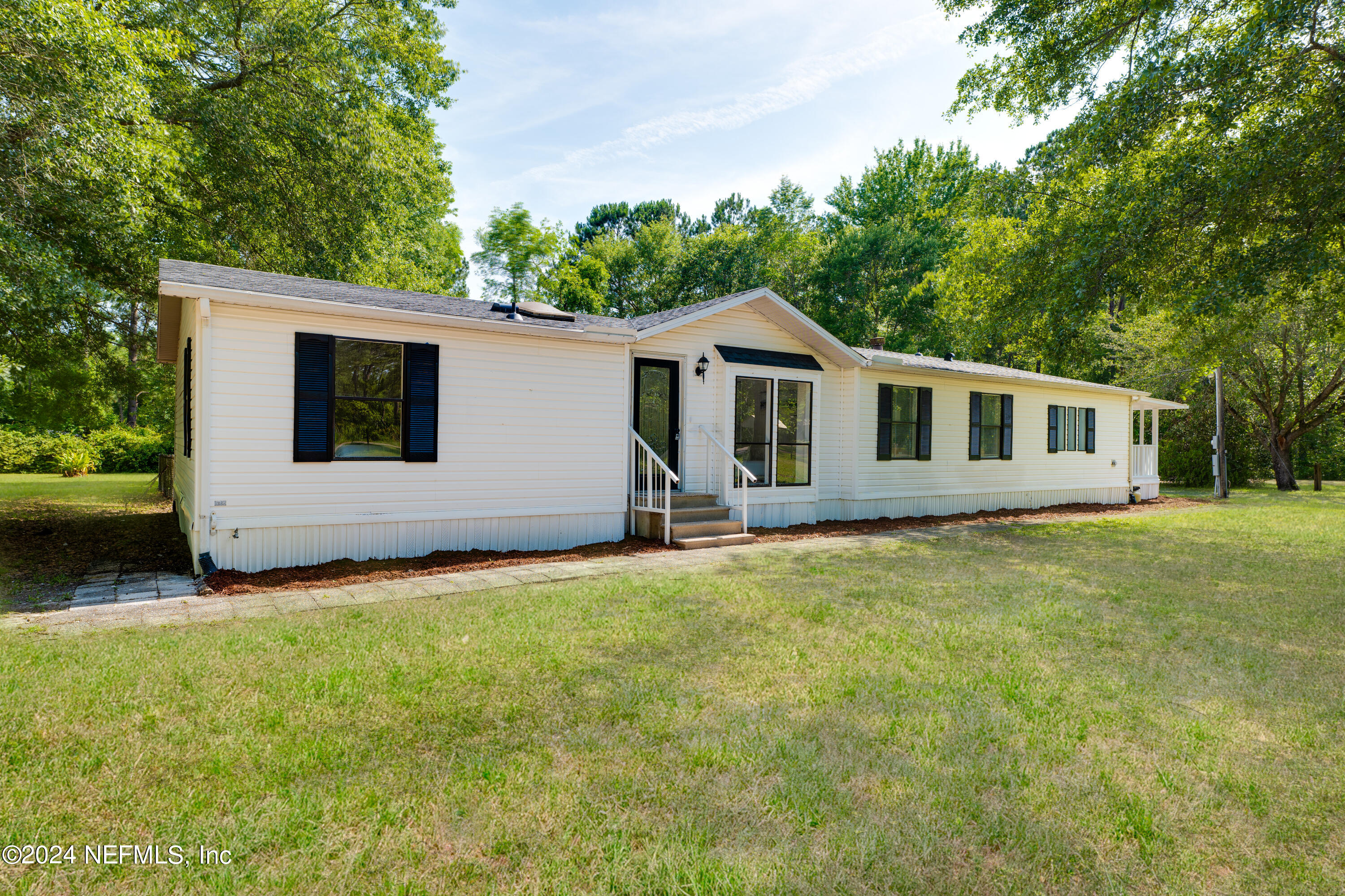 a view of a house with a backyard