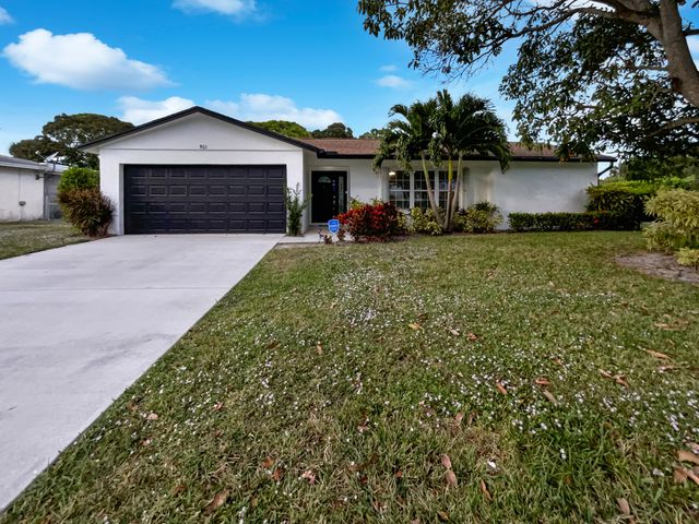 $670,000 | 501 Oak Terrace | Jupiter