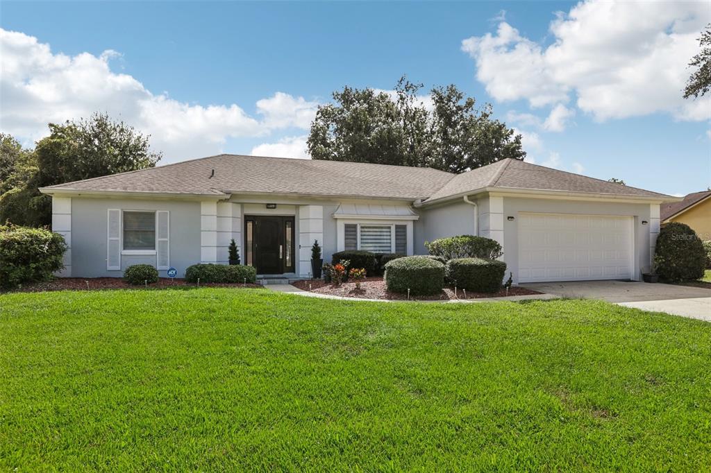 a view of a house with backyard and porch