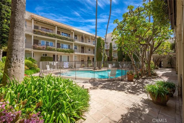 $2,375 | 11670 Sunset Boulevard, Unit 214 | Brentwood