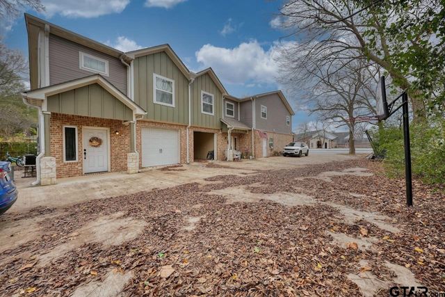 $924,000 | 205 West Valley Street | Lindale