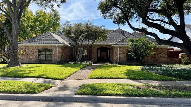 $650,000 | 3600 Interlaken Drive | River Bend