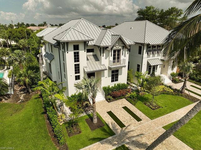 $9,800,000 | 835 11th Avenue South | Olde Naples