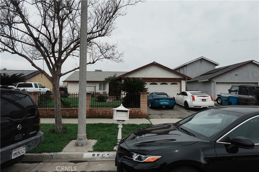 a view of a car park in front of house