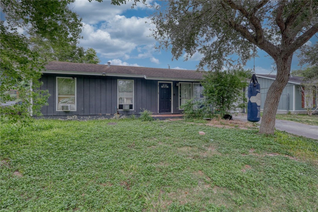 a view of a house with yard and tree s