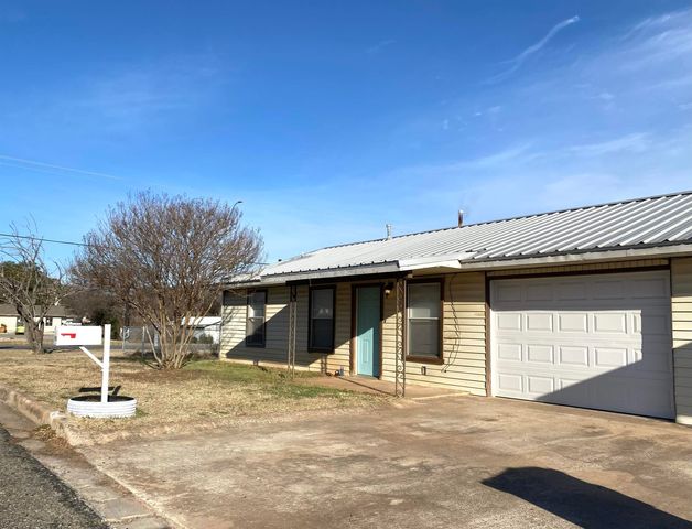 $1,300 | 101 East Granite Street | Llano