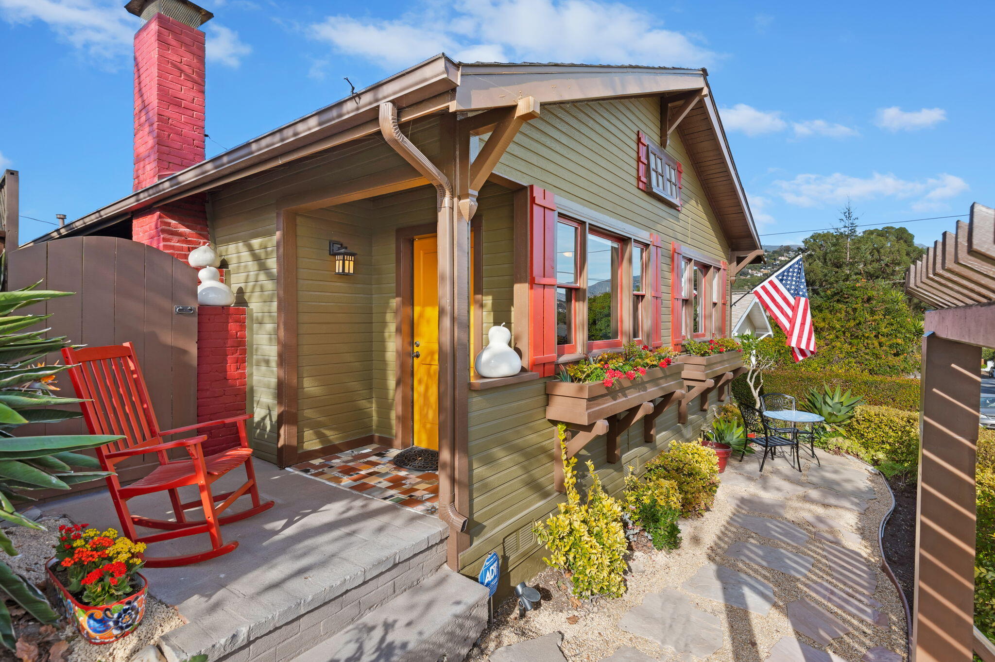 5-web-or-mls-05 - Front Porch