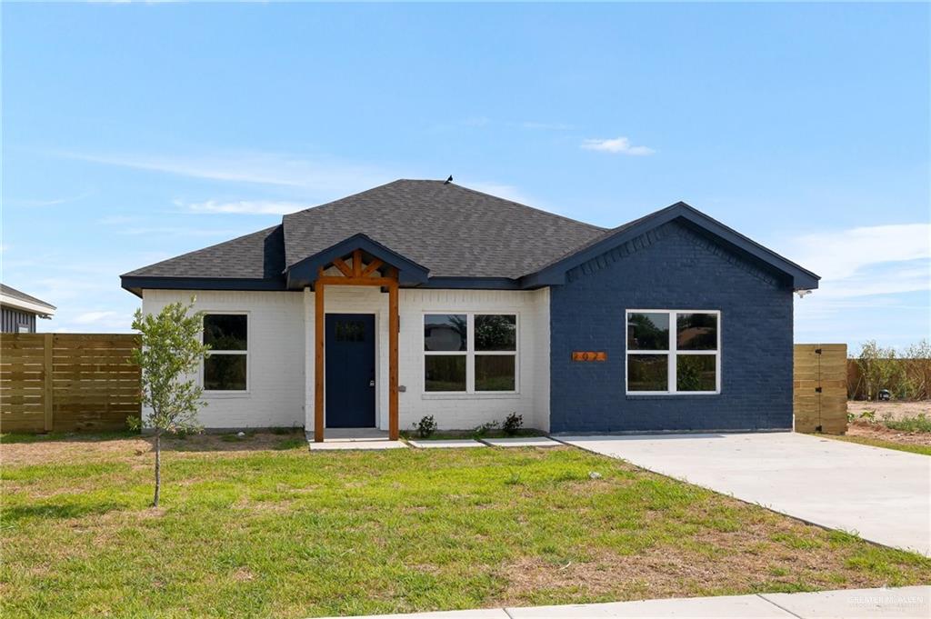 a view of a house with yard and garage