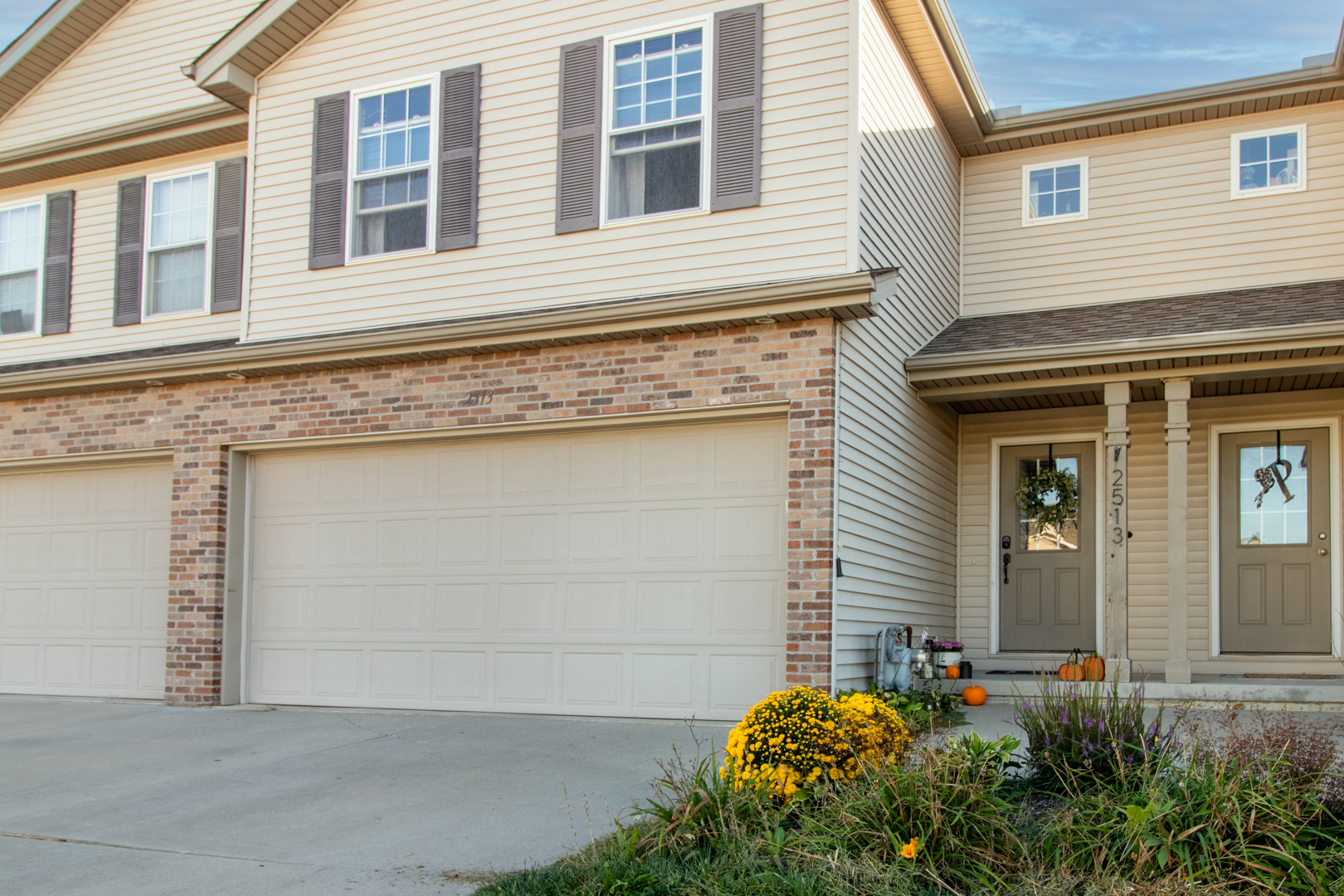 a house view with a outdoor space