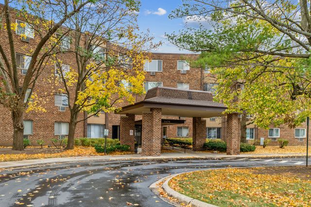 $185,000 | 1475 Rebecca Drive, Unit 322 | Hoffman Estates