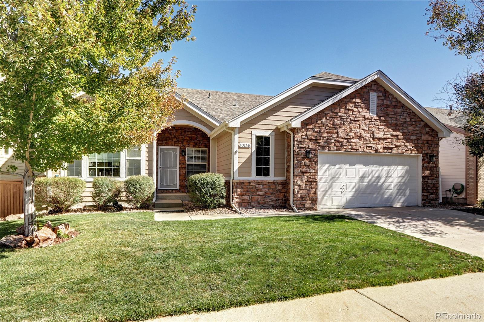 a view of a house with a yard