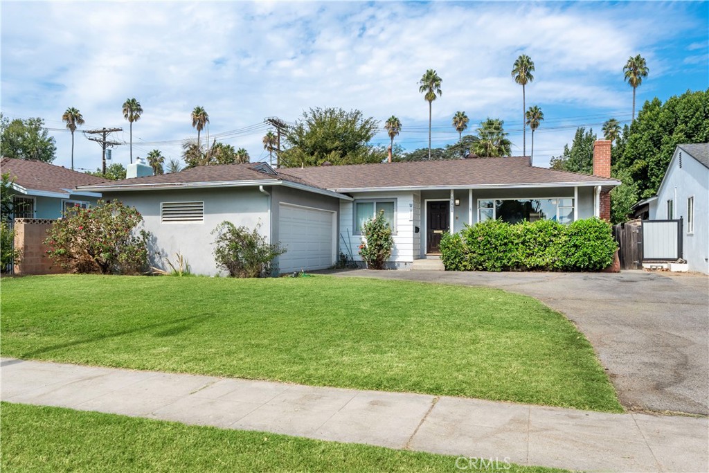 a view of a house with a yard and plants