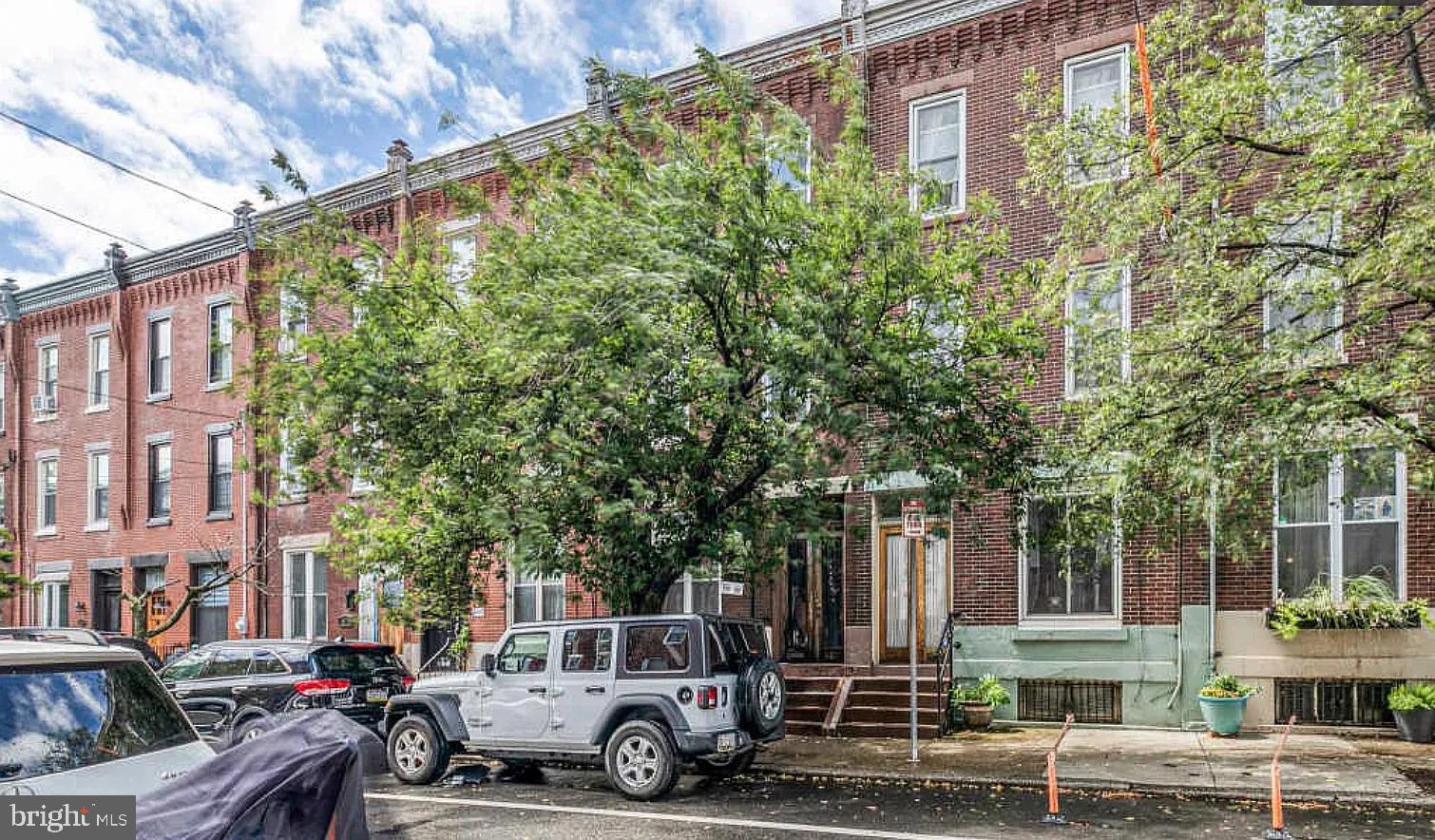 a car parked in front of a brick building